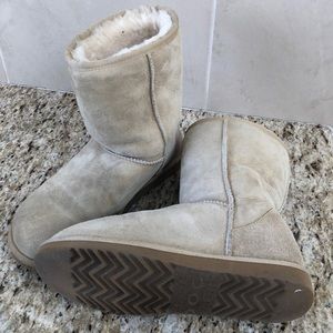 Ugg Size 9 Beige